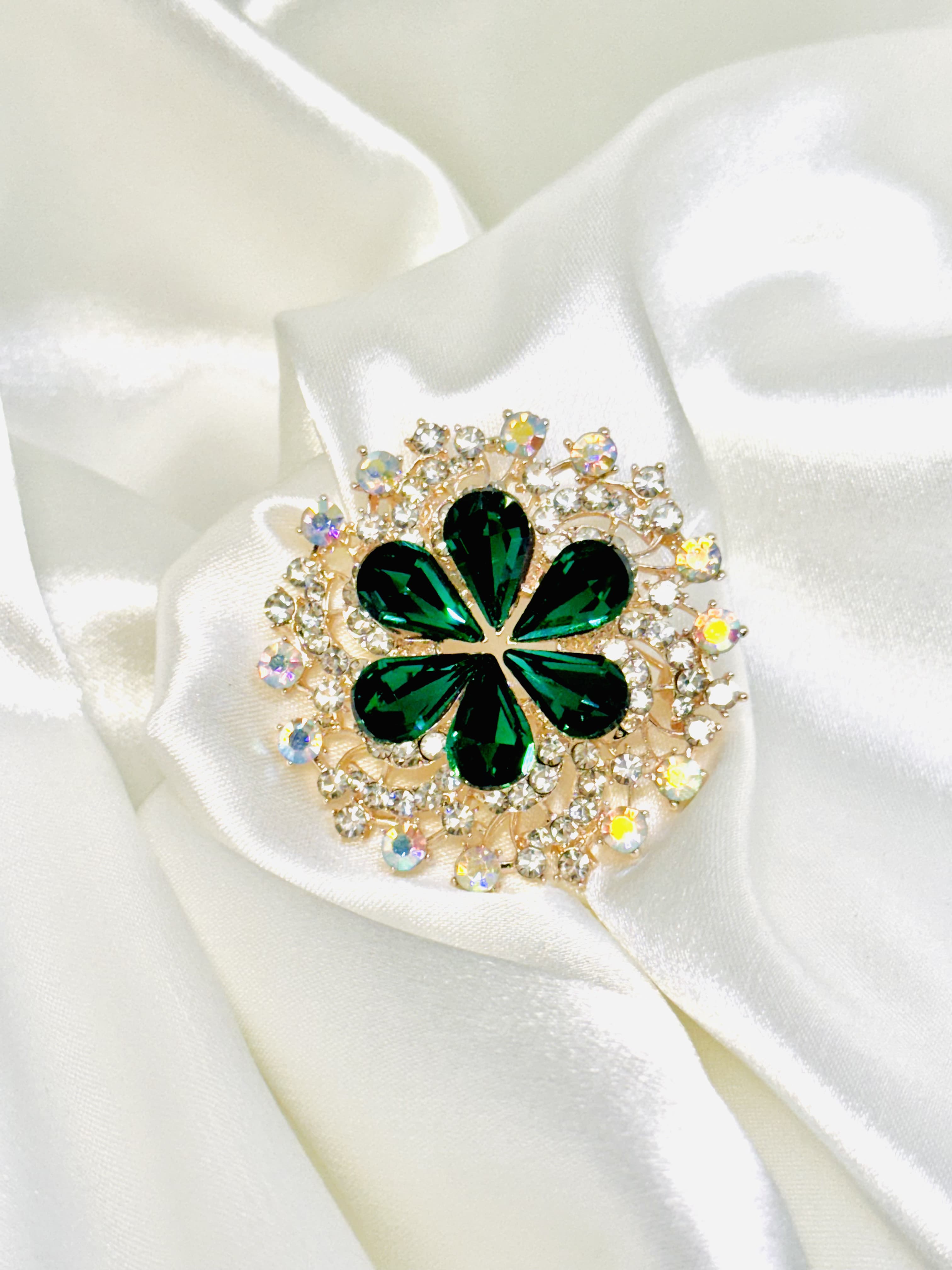Broche flor verde