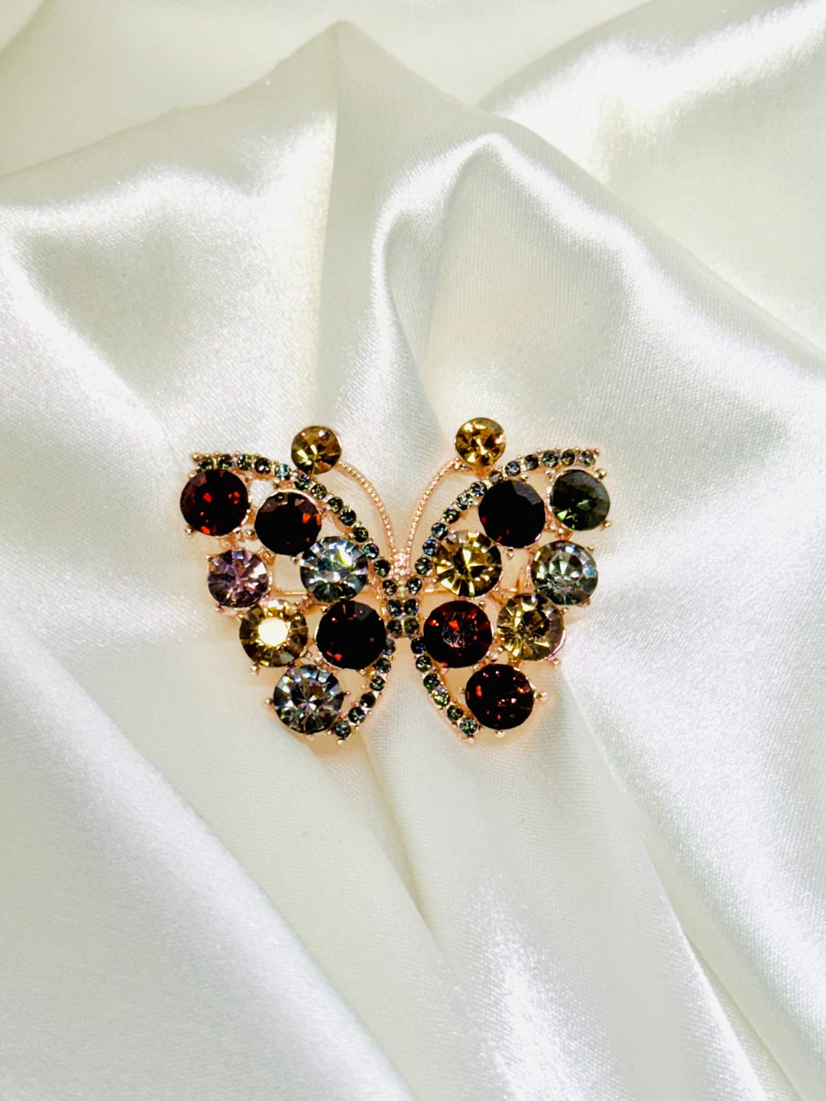 broche mariposa detalles negros