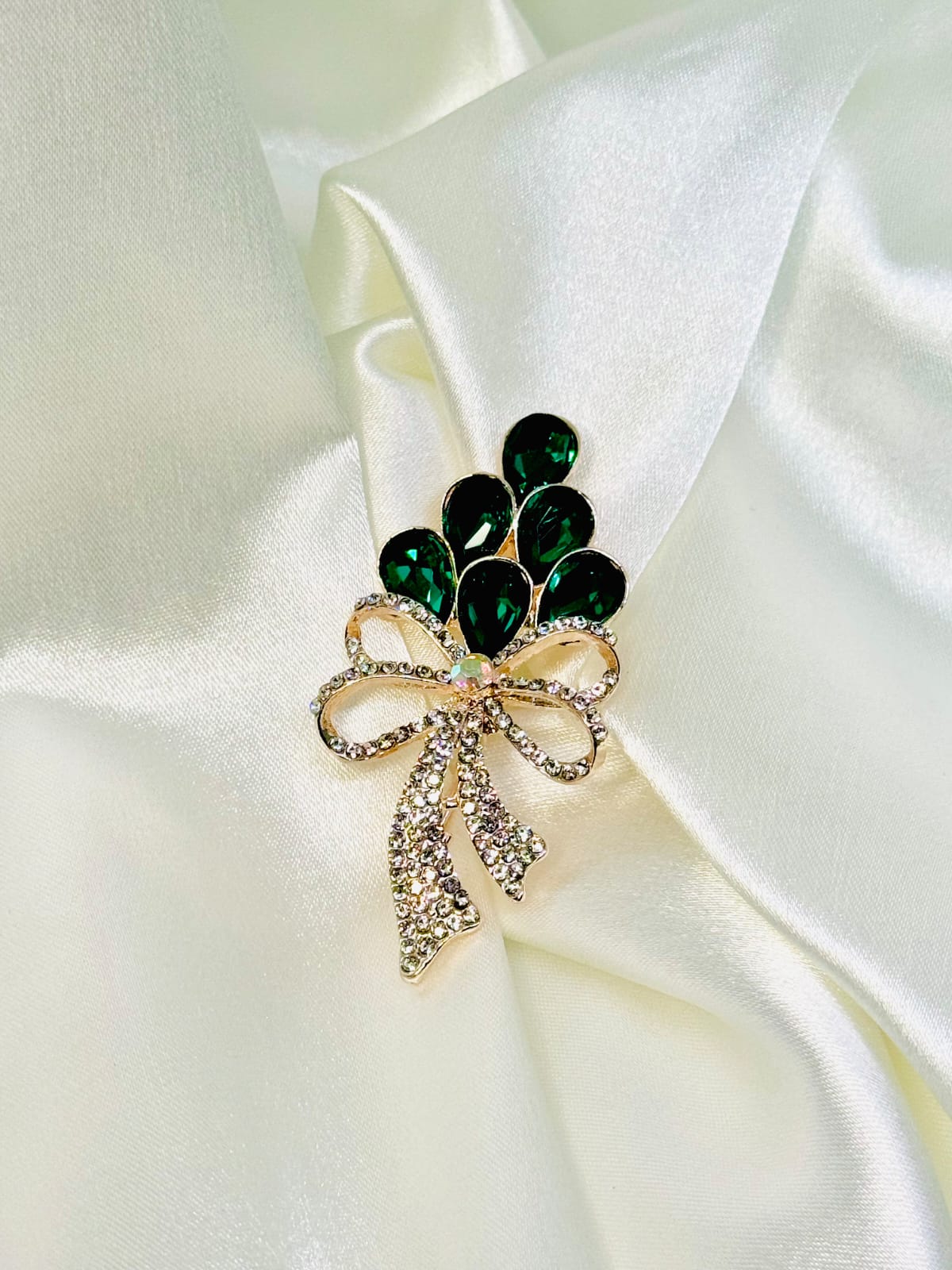 broche lazo verde
