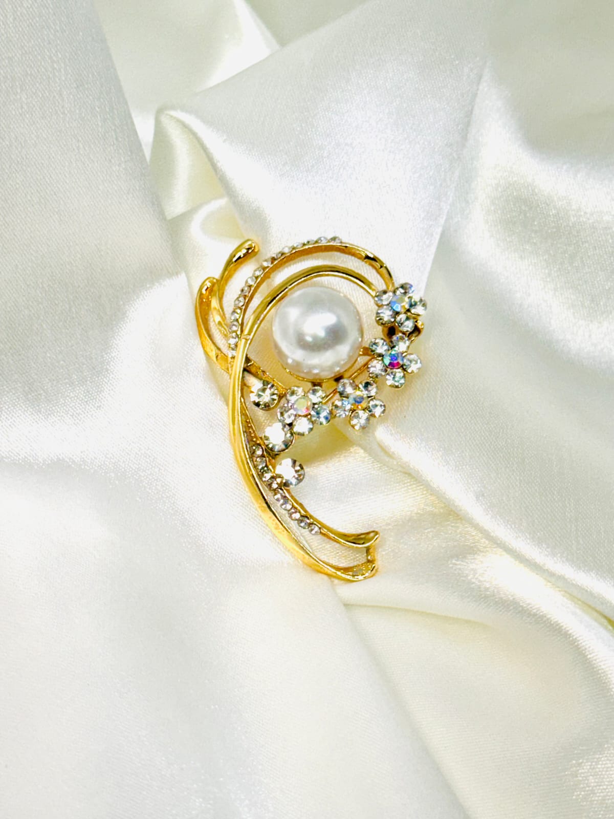 broche dorado magic