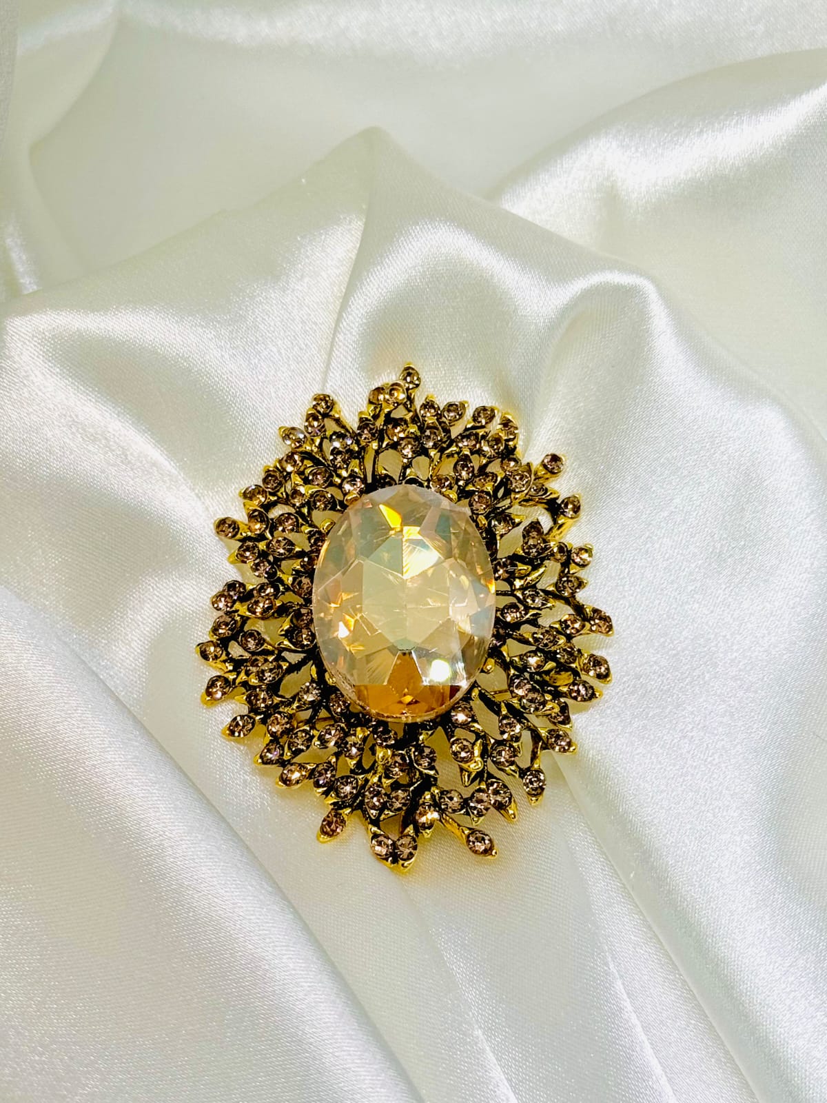 broche diamante dorado