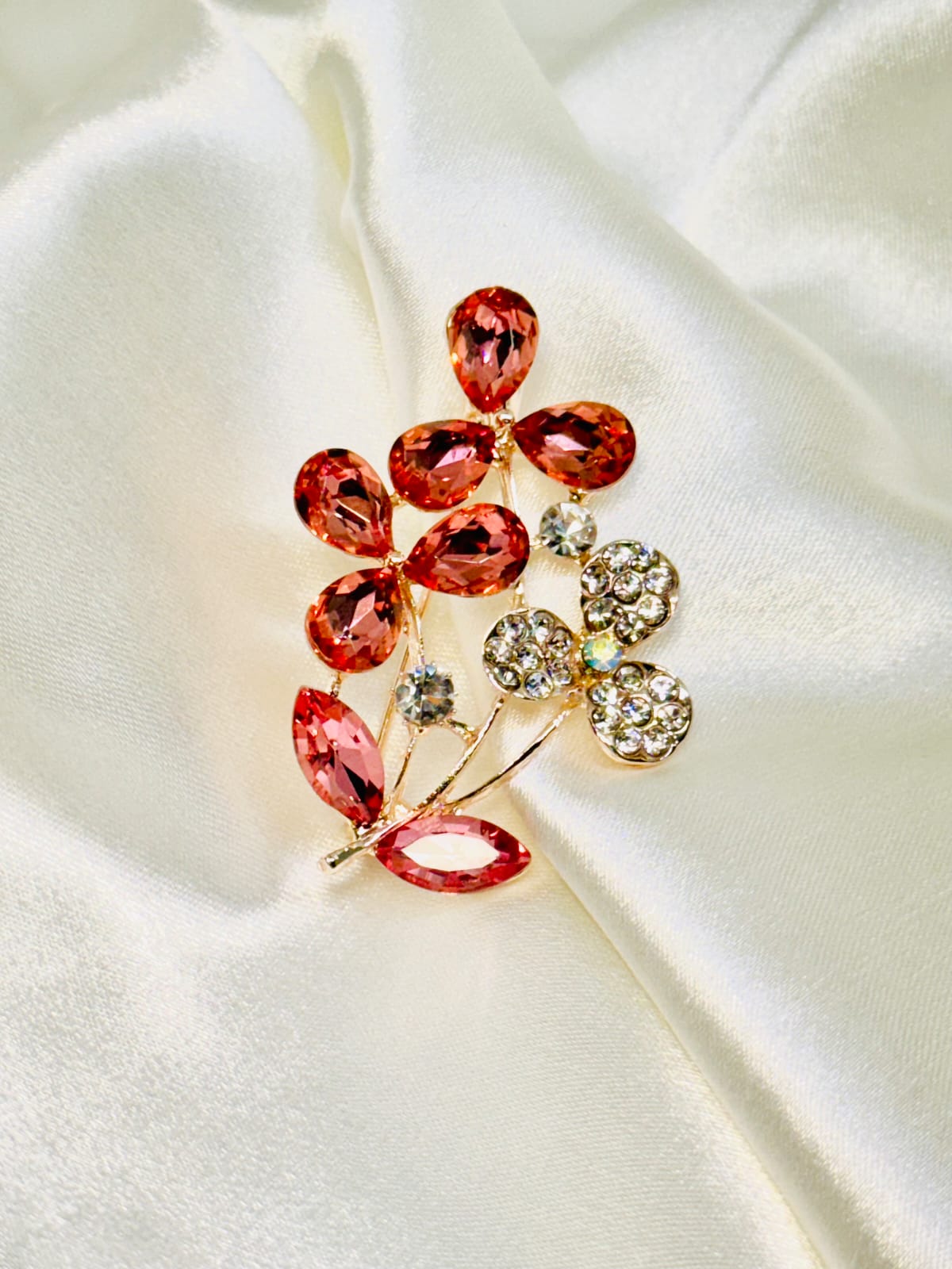 broche flower peach