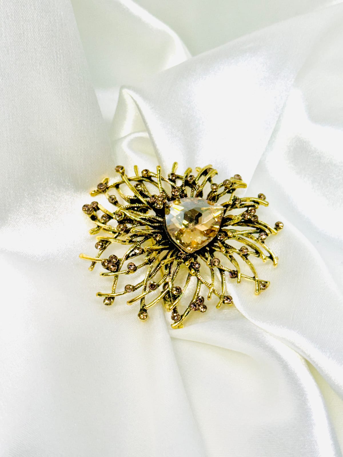 broche leon gold