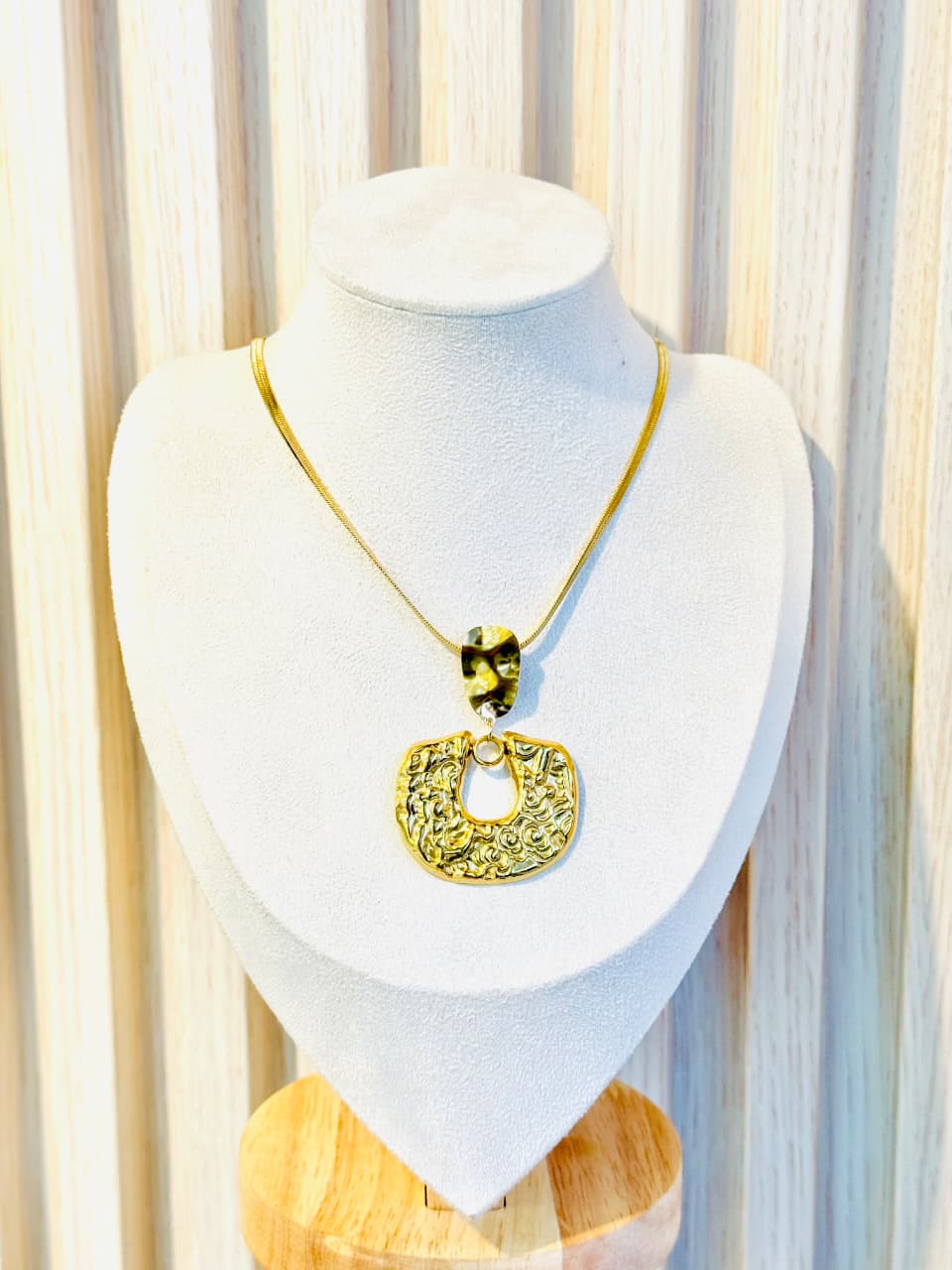 collar Nivelle
