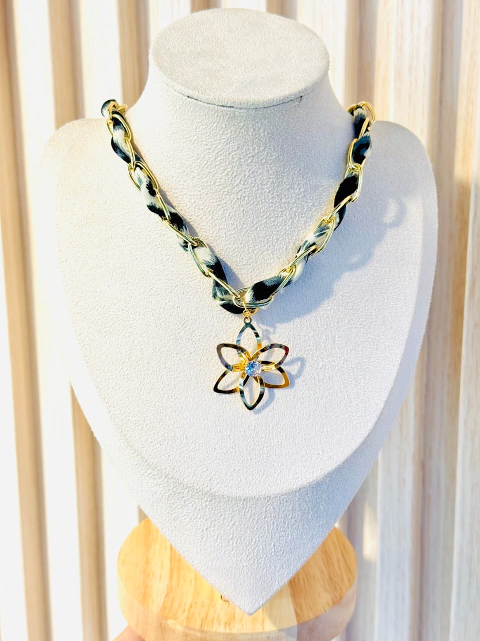 collar velara