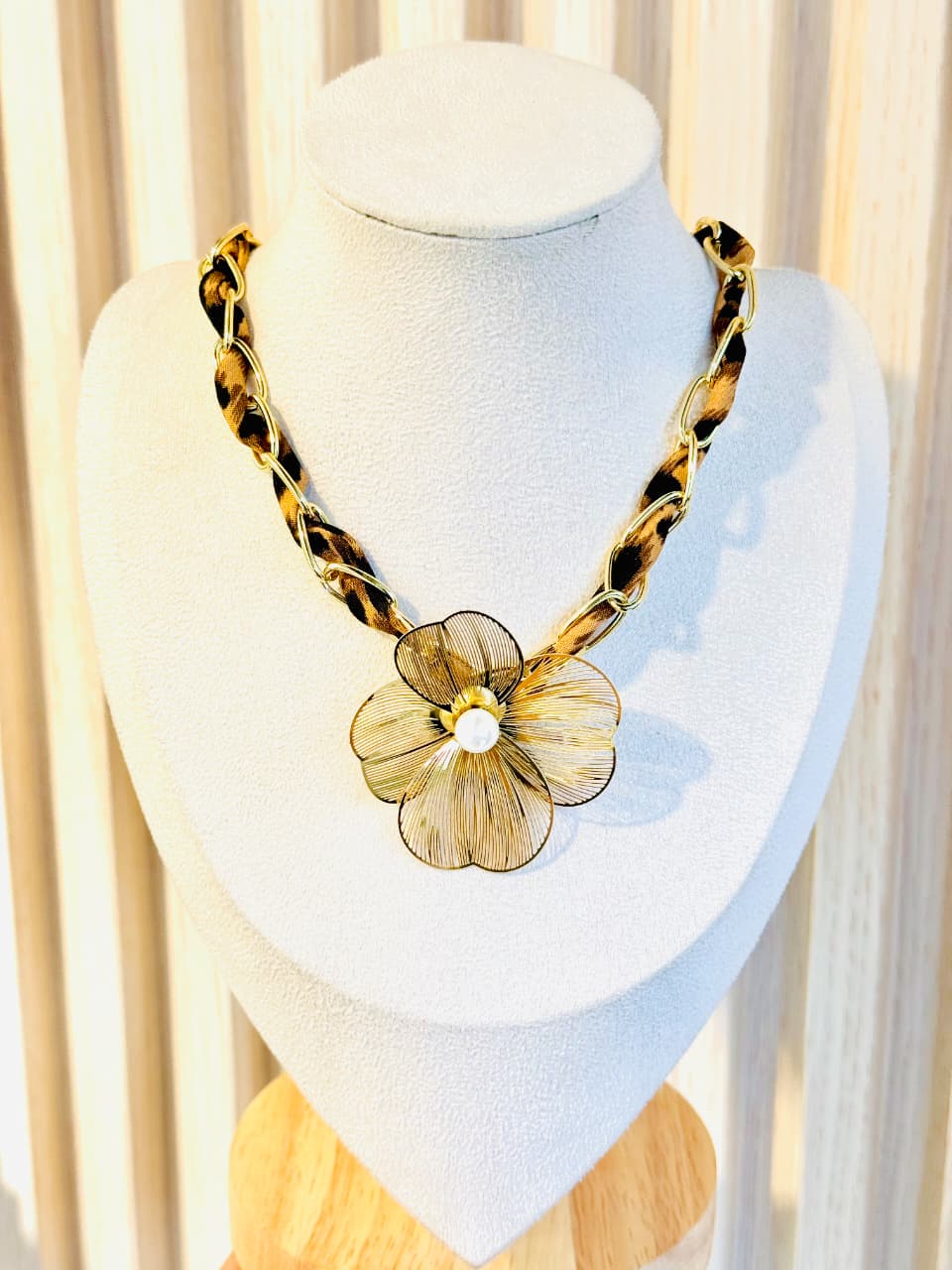collar Avarua
