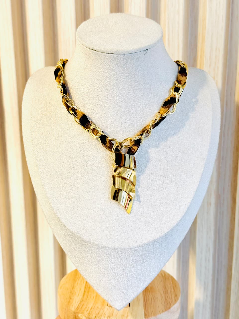 collar Safarié