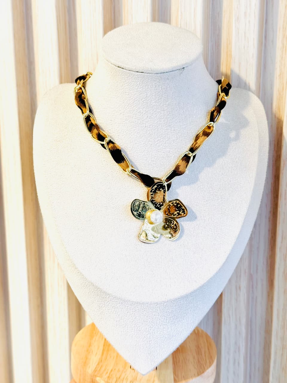 collar Aureth