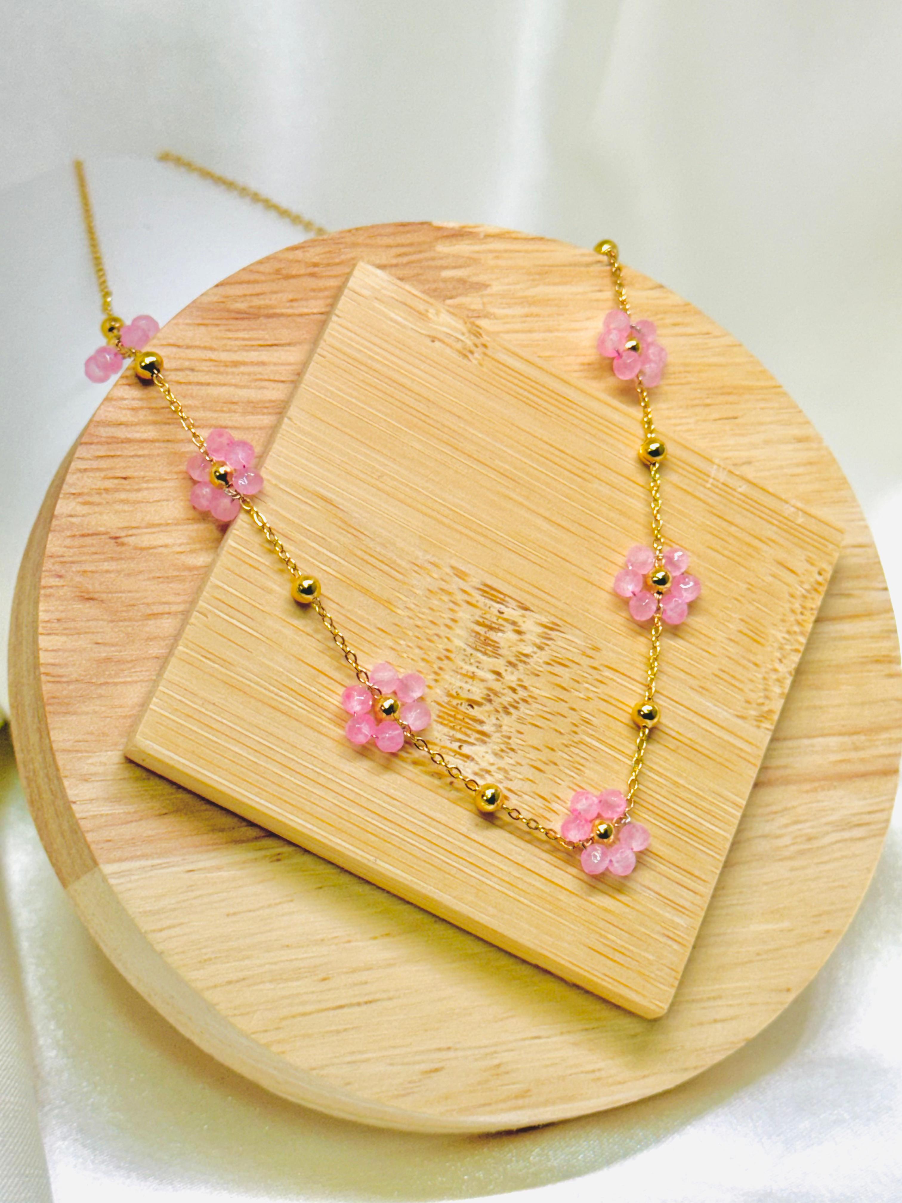 Collar flores rosadas