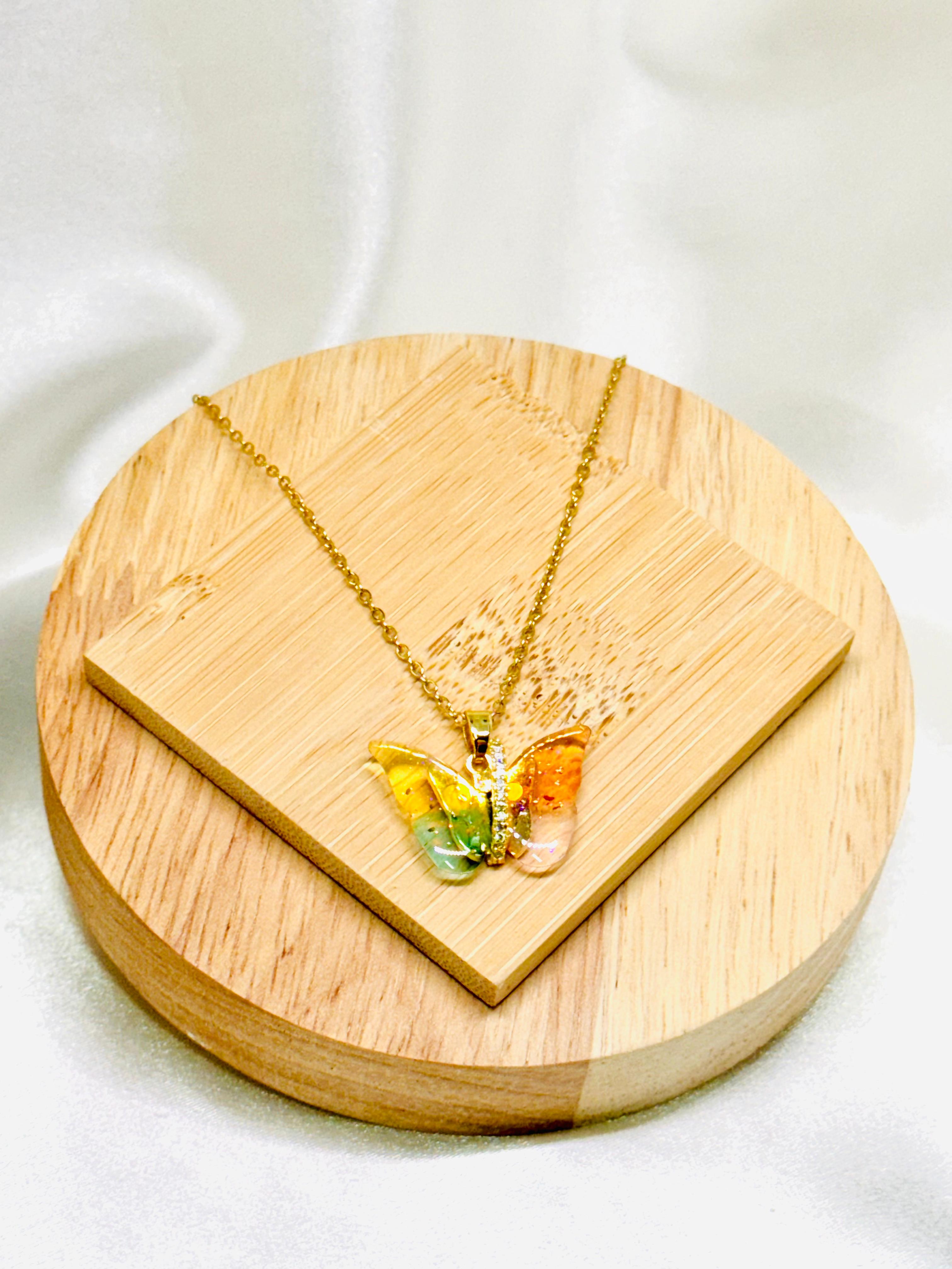 Collar mariposa rodio