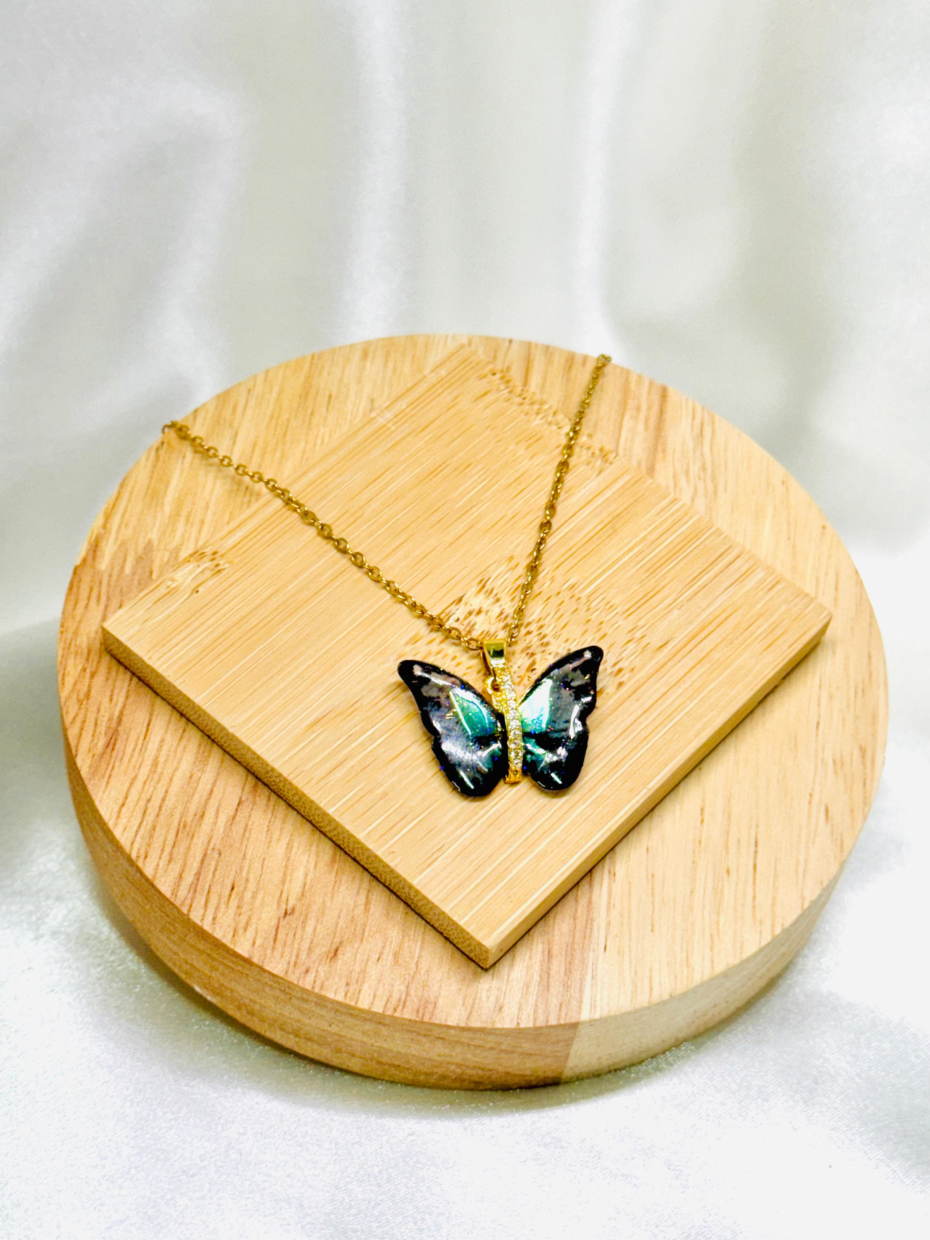 Collar mariposa rodio