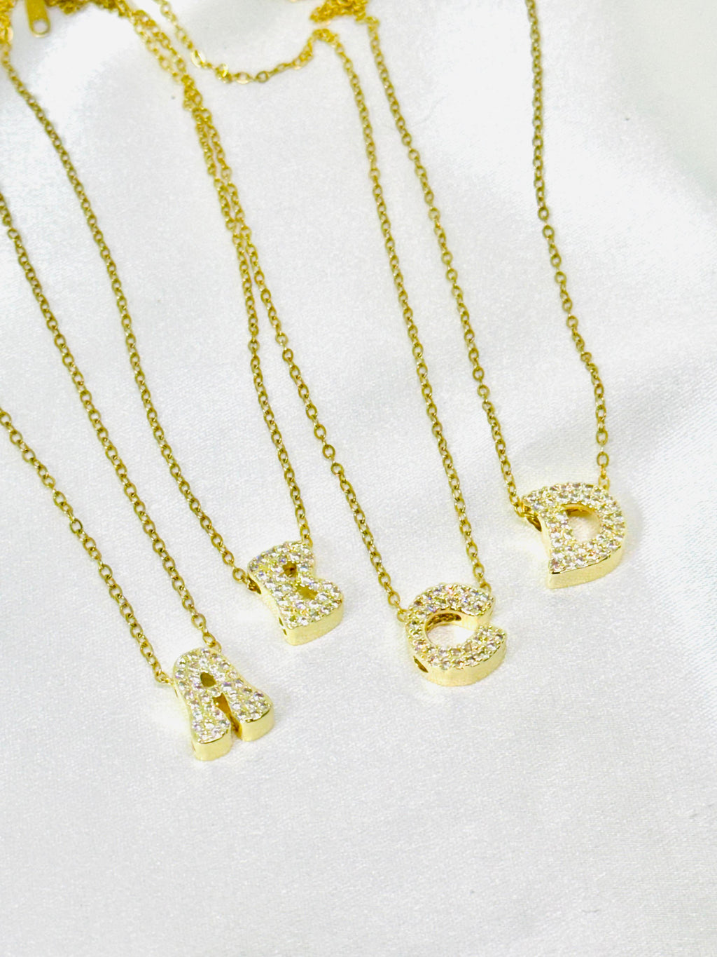 Collar rodio letras