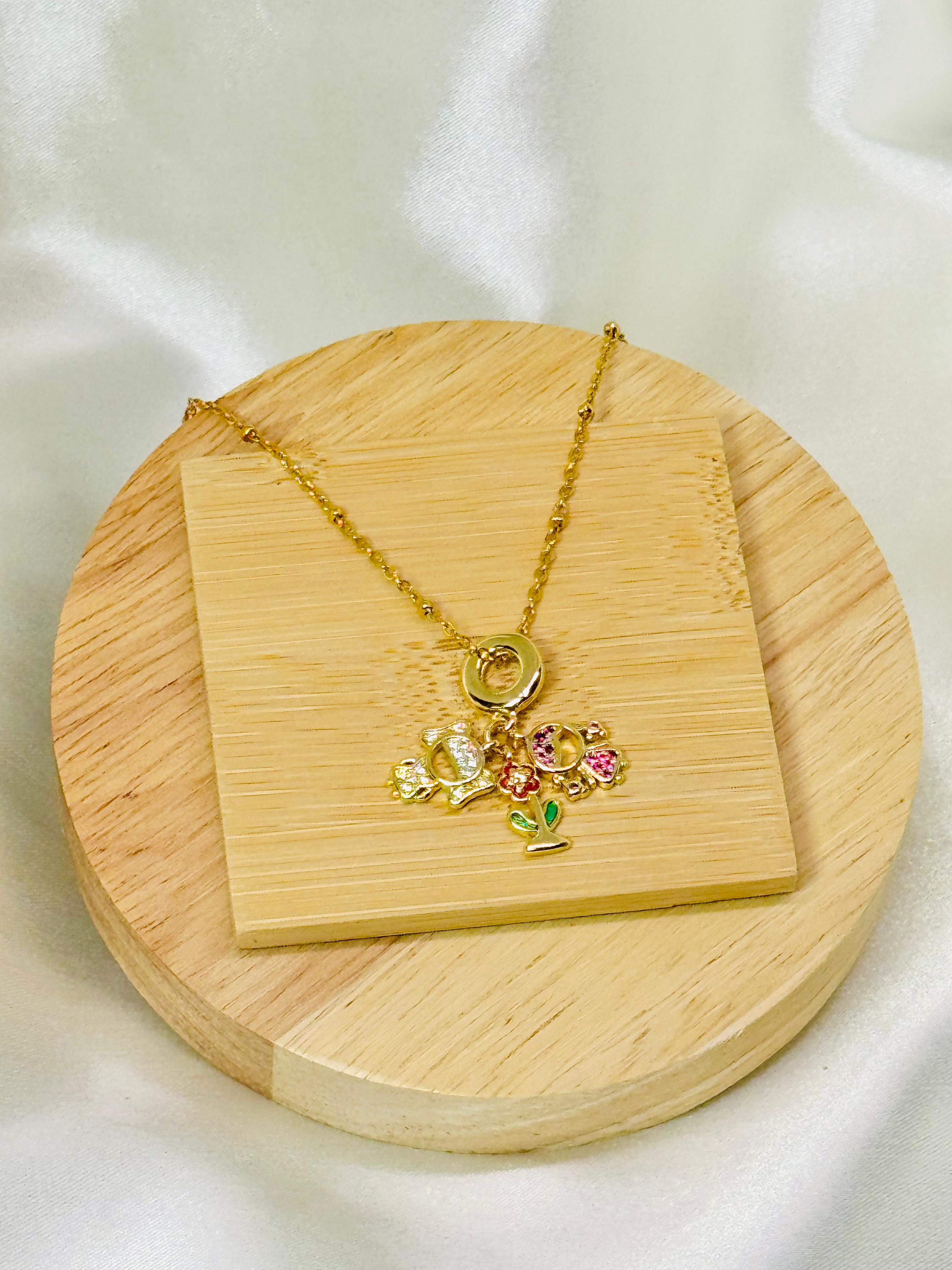 Collar dijes flores