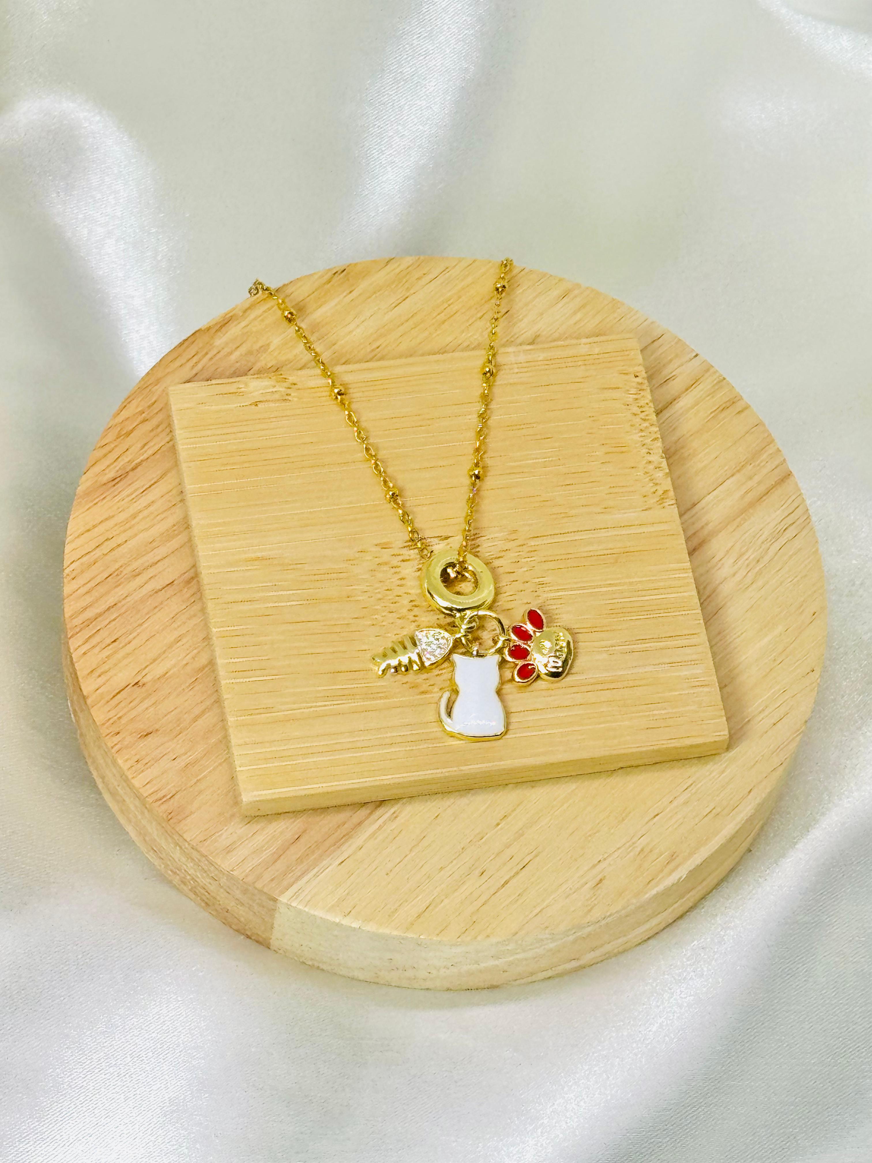 Collar dorado gatito