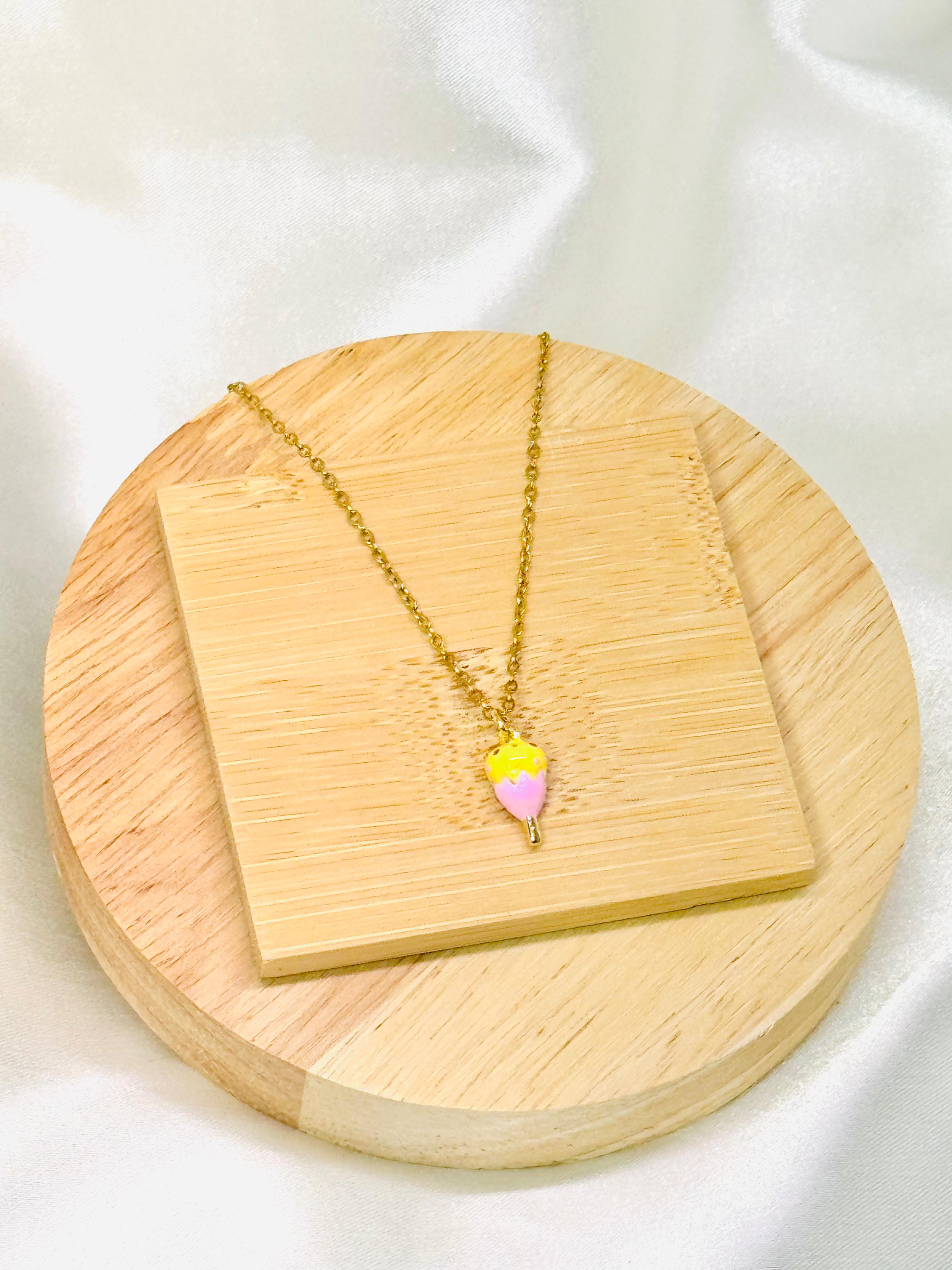 Collar dorado helado