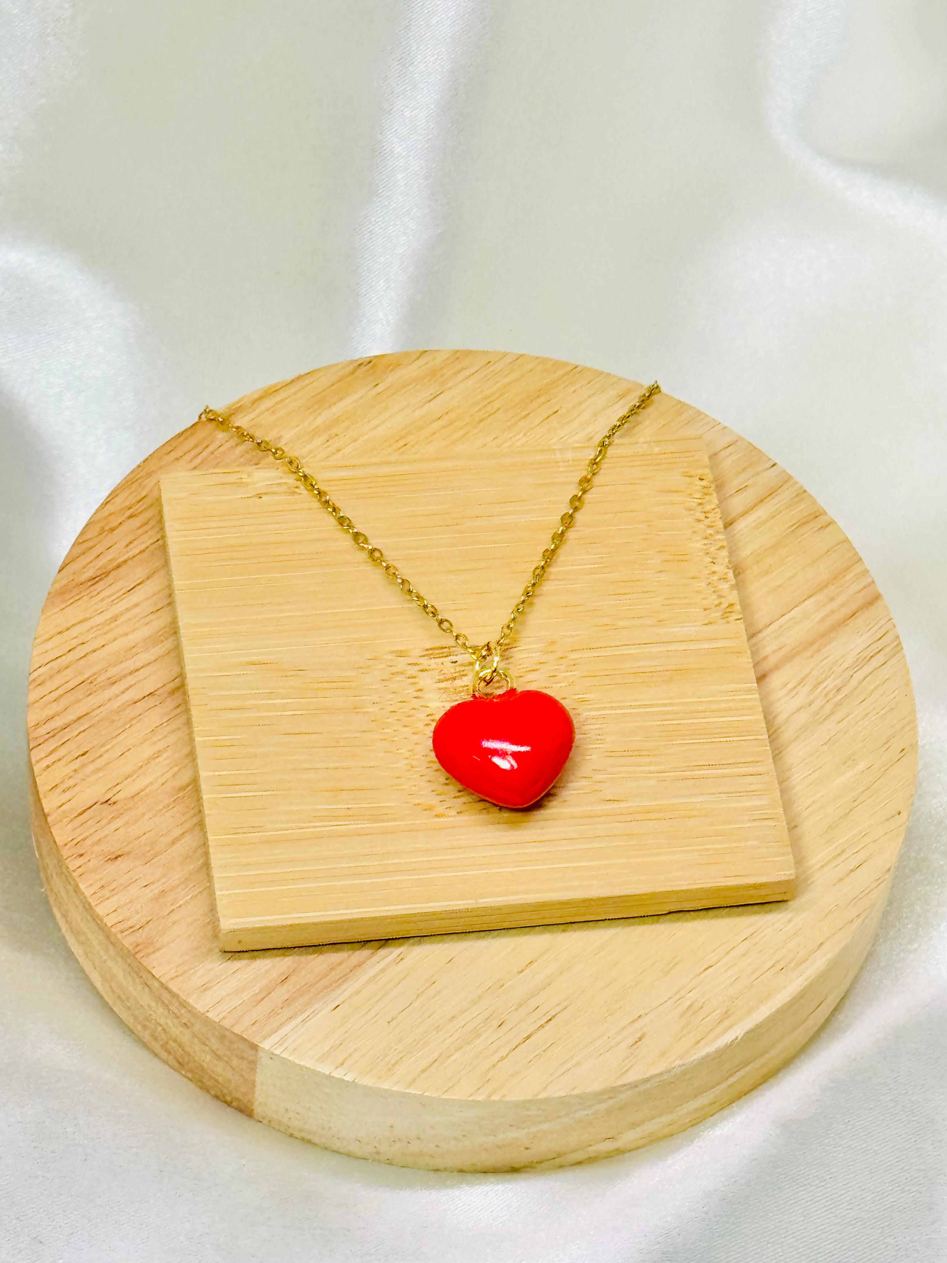 Collar corazón rojo